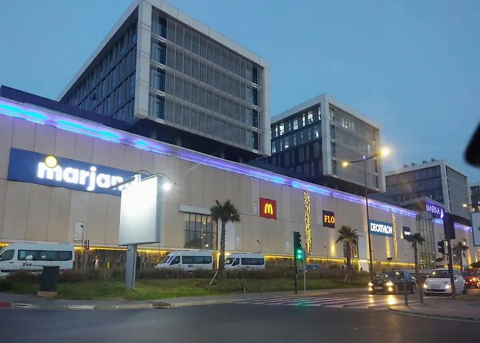 Luxury Apartment Opposite Hassan 2 Mosqu And Fair International Casablanca And Sea , Near Downtwn , Interdit Couples Araabic Non Marie, Forbidden Unmarried Araabic Couples , 2 Room, 2 Living Rooms And 2 Bathrooms Basement Car Park Free , Apartment Wi