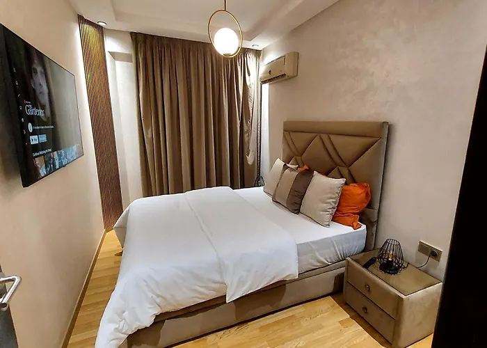 luxury apartment of 80m2 opposite HASSAN 2 MOSQU&SEA , near downtwn from family , INTERDIT COUPLES ARAABIC NON MARIÈ, FORBIDDEN UNMARRIED ARAABIC COUPLES , basement car park FREE