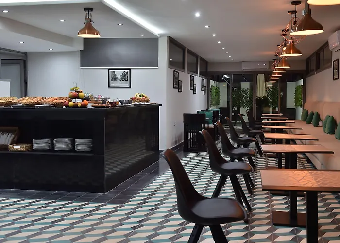 Le Yacht Suites Hotel