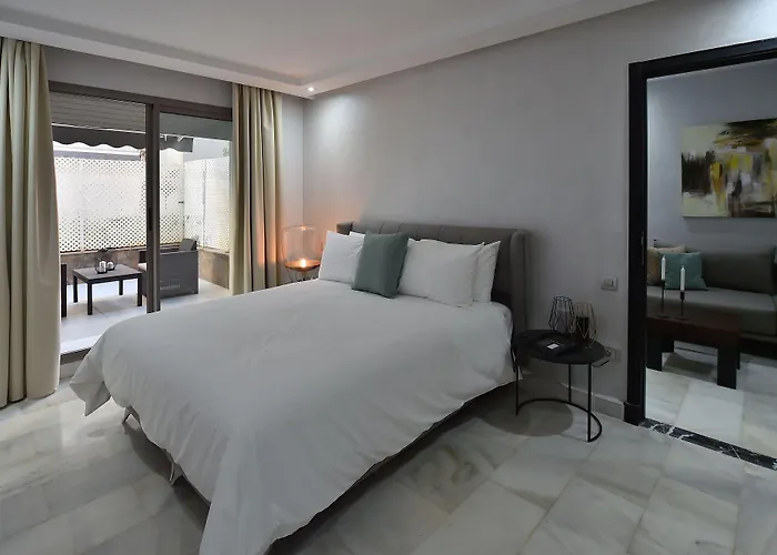Le Yacht Suites Hotel
